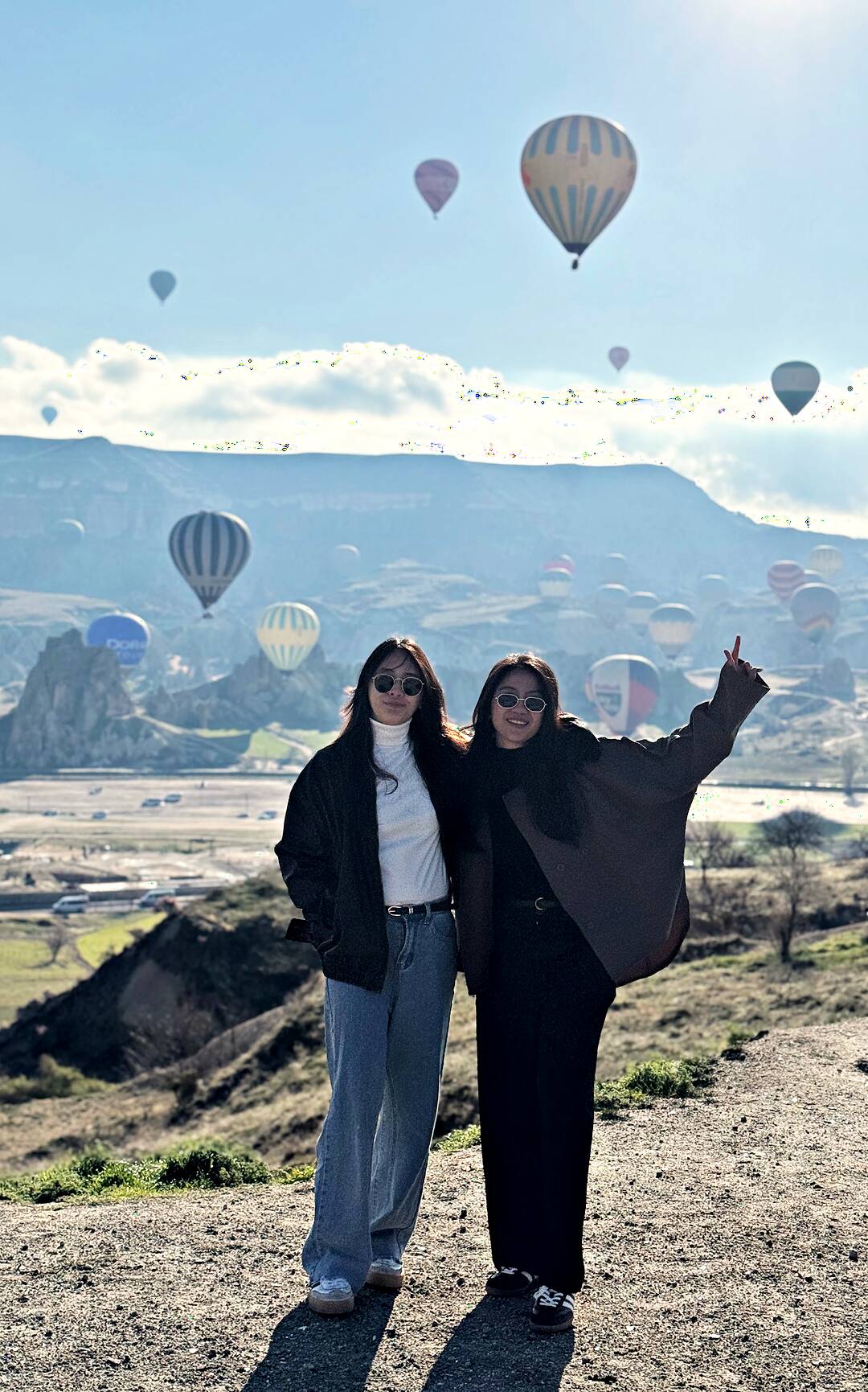 Peserta Avenir dengan balon udara Cappadocia, Turki
