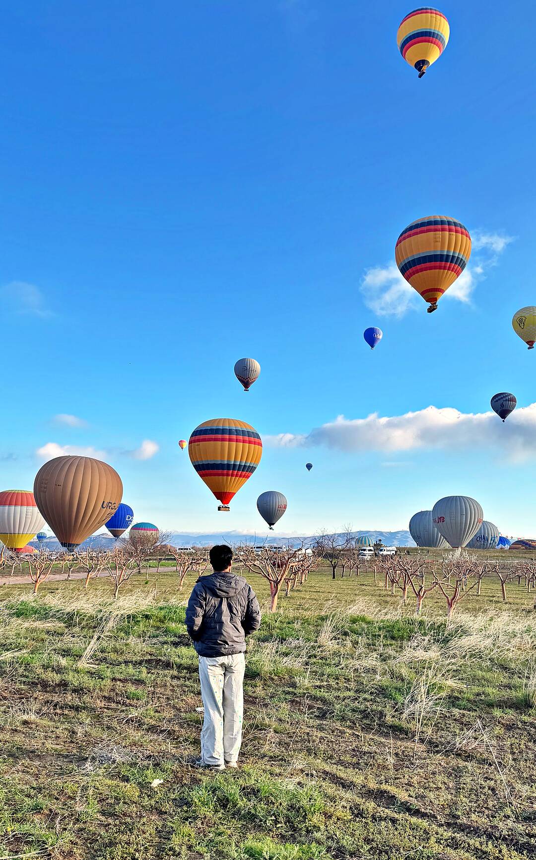 Peserta Avenir menyaksikan balon udara terbang di Cappadocia